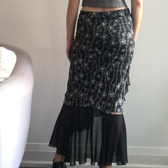 Ruffle hem beaded midi skirt - Picture 3 of 6
